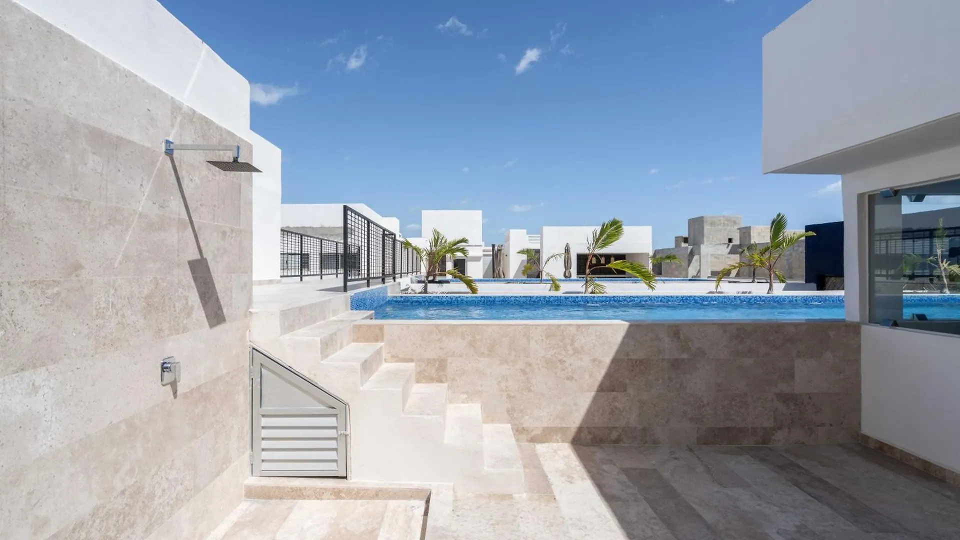 Διαμέρισμα Penthouse Suite With Private Plunge Pool Τουλούμ